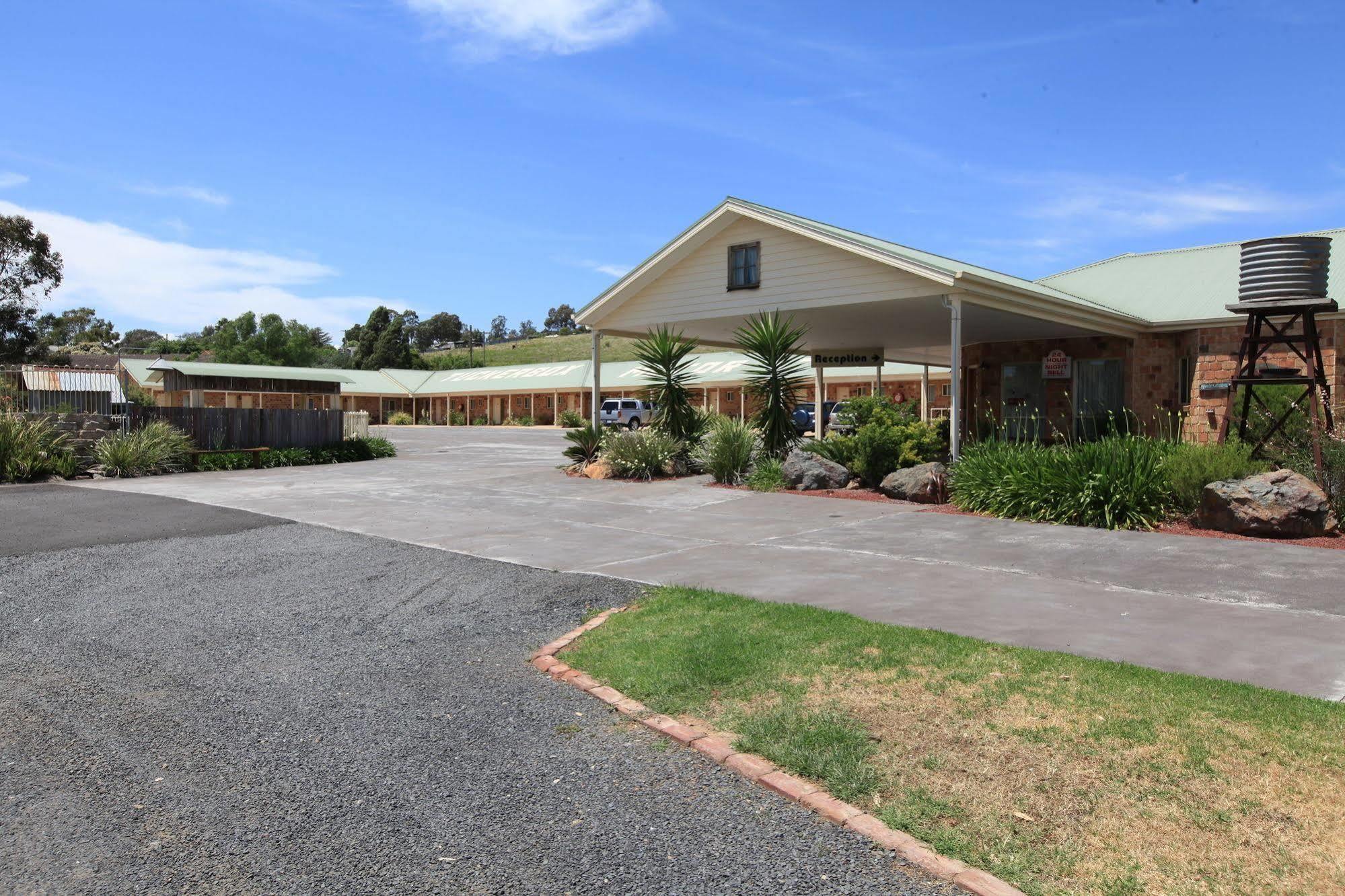 Tuckerbox Motor Inn Gundagai Buitenkant foto