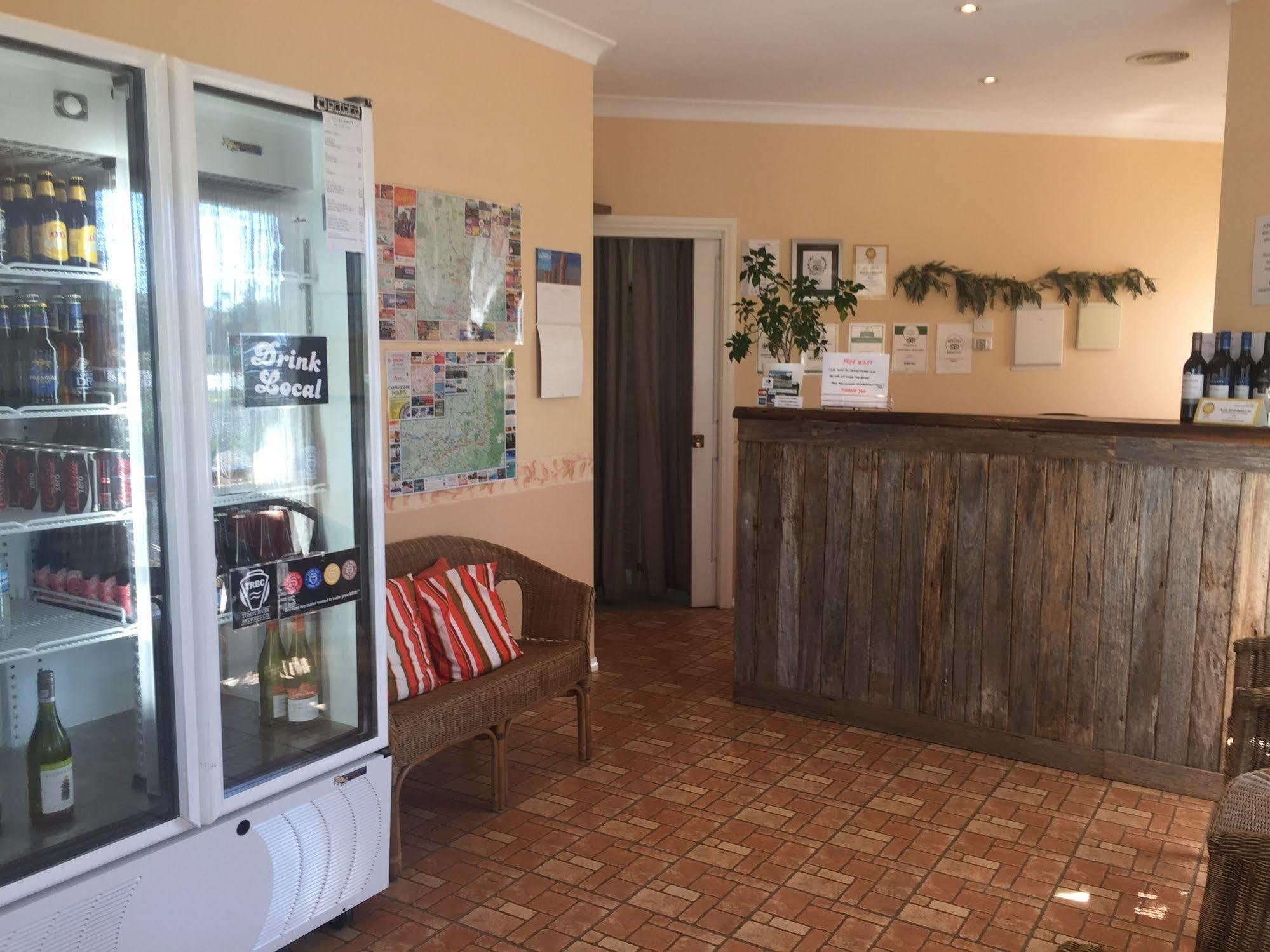 Tuckerbox Motor Inn Gundagai Buitenkant foto