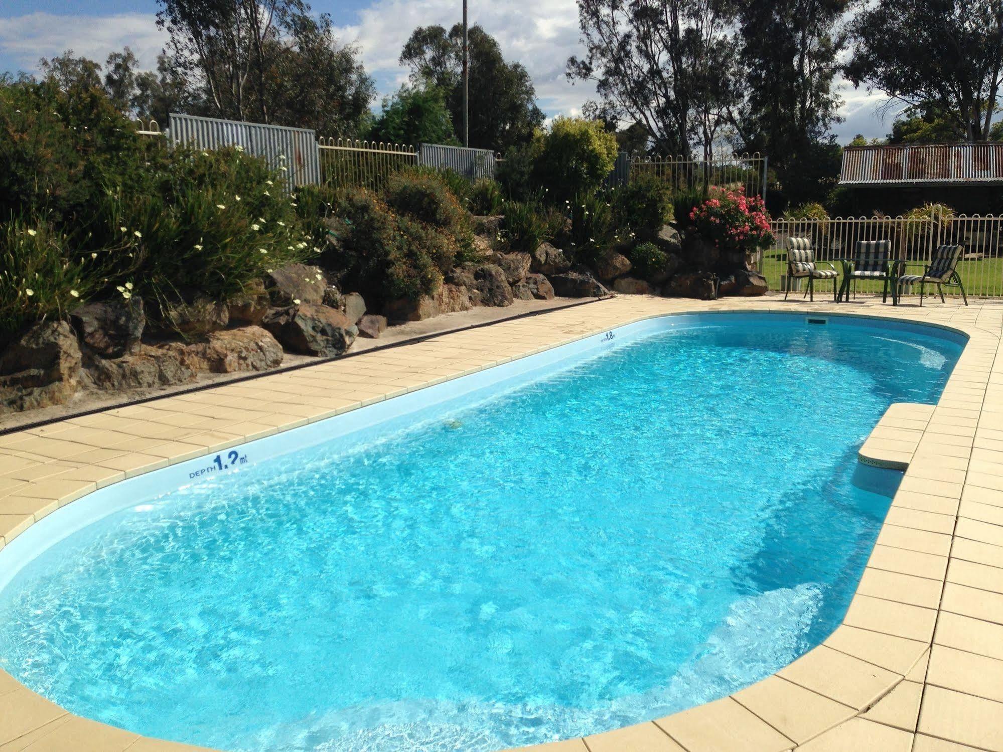Tuckerbox Motor Inn Gundagai Buitenkant foto