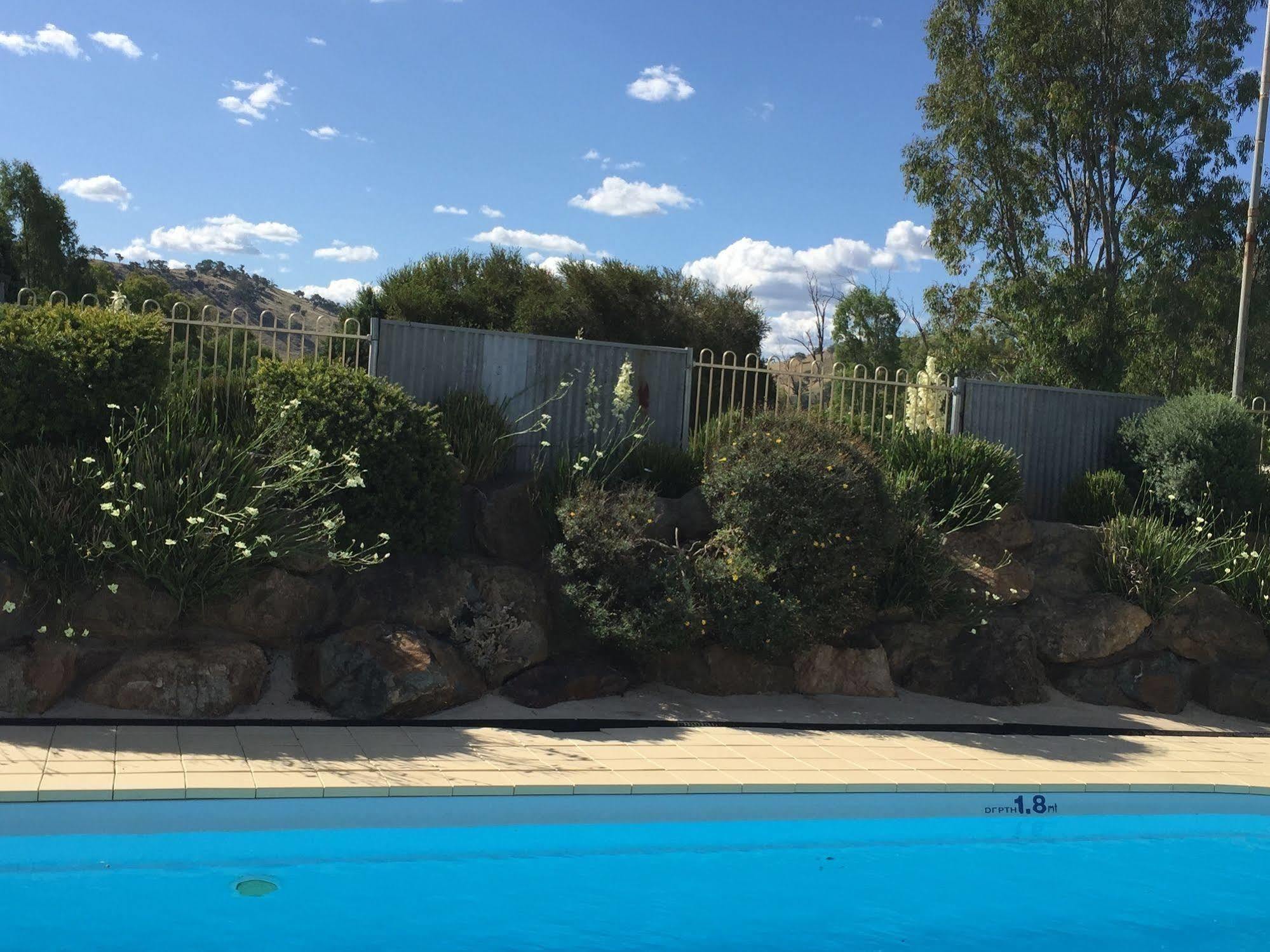 Tuckerbox Motor Inn Gundagai Buitenkant foto