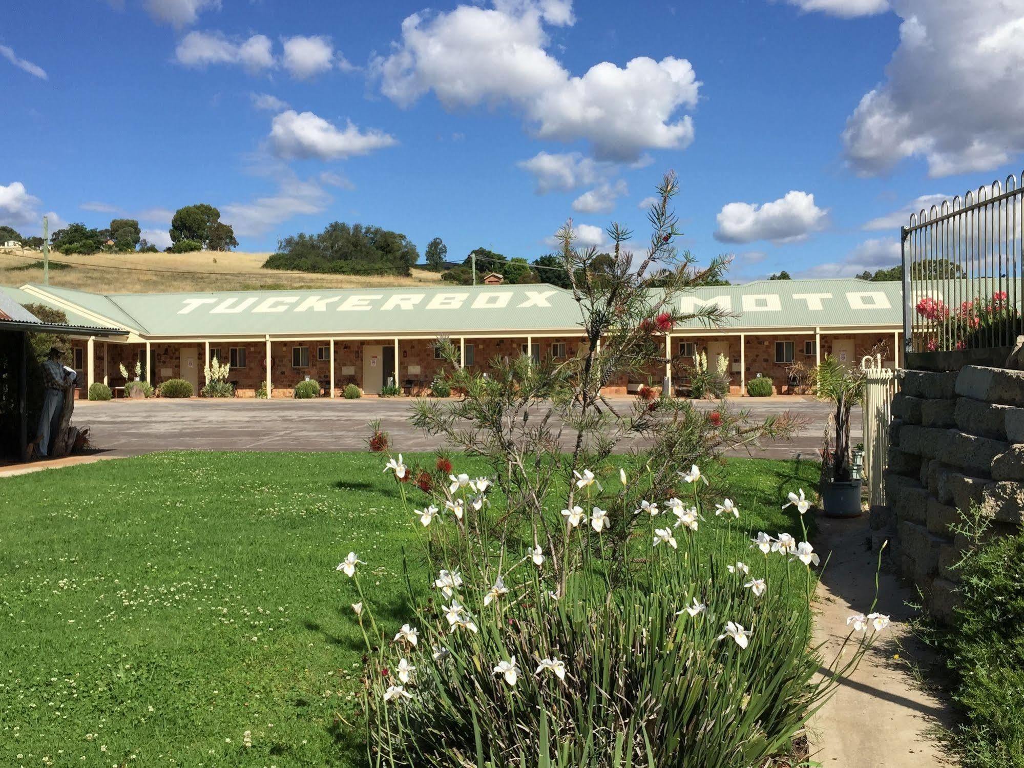 Tuckerbox Motor Inn Gundagai Buitenkant foto
