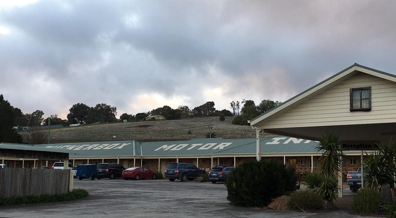 Tuckerbox Motor Inn Gundagai Buitenkant foto